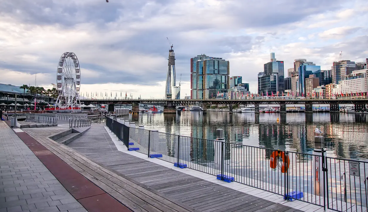 Pemandangan Darling Harbour yang kosong di Sydney, Australia (30/3/2020). ). Industri pariwisata Australia mengalami kerugian sekitar 5,8 miliar dolar Australia (1 dolar Australia = Rp10.579) dalam tiga bulan pertama 2020 seiring merebaknya pandemi coronavirus. (Xinhua/Bai Xuefei)