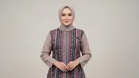 9 Model Gamis Lurik Kombinasi Polos Terbaru untuk Ibu-Ibu Usia 40 Tahun, Desain Anggun dan Cantik