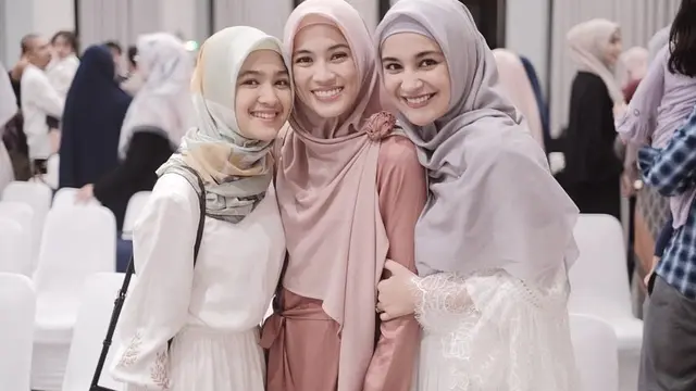 7 Pesona Cut Syifa saat Tampil Berhijab, Curi Perhatian
