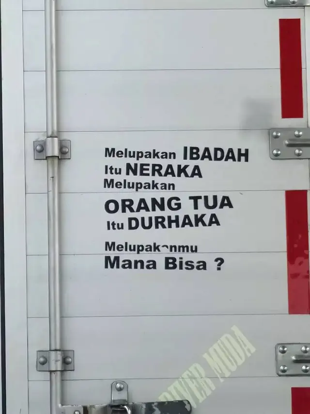 7 Tulisan Kata Mutiara Nyeleneh di Belakang Mobil Ini Bikin Geleng Kepala