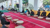 Tradisi zikir Syarafal Anam di Masjid At-Taqwa Bengkulu, dalam perayaan Maulid Nabi Muhammad SAW (Media Center Kota Bengkulu / Liputan6.com)