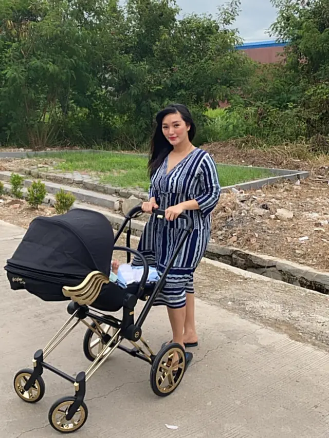 6 Potret Terbaru Zaskia Gotik Usai Melahirkan, Turun 7 Kg Dalam Dua Bulan. (Sumber: Instagram/zaskia_gotix)