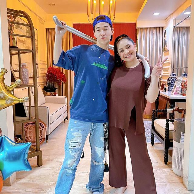 7 Potret Henry Lau Main ke Rumah Raffi Ahmad dan Nagita Slavina, Temukan Makanan Favorit