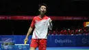 Ekspresi pebulutangkis tunggal putra Indonesia Ihsan Maulana Mustofa saat laga melawan Sappanyu Avihingsanon (Thailand) di final beregu putra SEA Games ke-28 di Singapore Indoor Stadium, Singapura, Jumat (12/6/2015). (Liputan6.com/Helmi Fithriansyah)