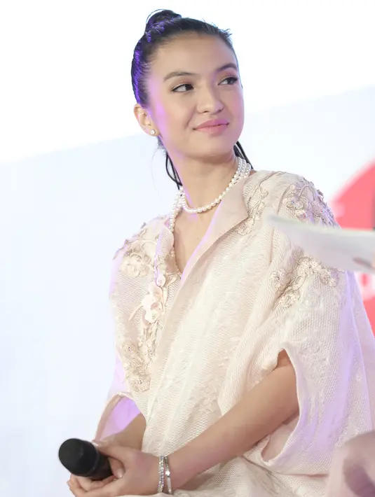 Perempuan kelahiran Jakarta 31 tahun silam itu kembali terlibat dalam film 99 Cahaya di Langit Eropa pada tahun 2013 dan Part 2 tahun 2014. Dan yang terbaru ia kembali terlibat dalam film Surga yang Tak Dirindukan 2. (Galih W. Satria/Bintang.com)