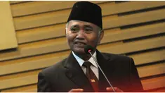 Pimpinan KPK Jilid IV Agus Rahardjo langsung bergerak cepat pasca pelantikan kemarin. Hari ini pimpinan memulai pekerjaan dengan inventarisasi kasus yang ada di KPK.  Menurut Agus, selain berkoordinasi dengan sejumlah jajaran di bawahnya seperti deputi, s