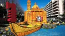 Pekerja saat merapikan sebuah replika bangunan istana Venetian dan perahu di festival lemon, Menton , Prancis (10/2). Bangunan yang megah ini ternyata terbuat dari susuna buah lemon dan jeruk. (REUTERS/Eric Gaillard)