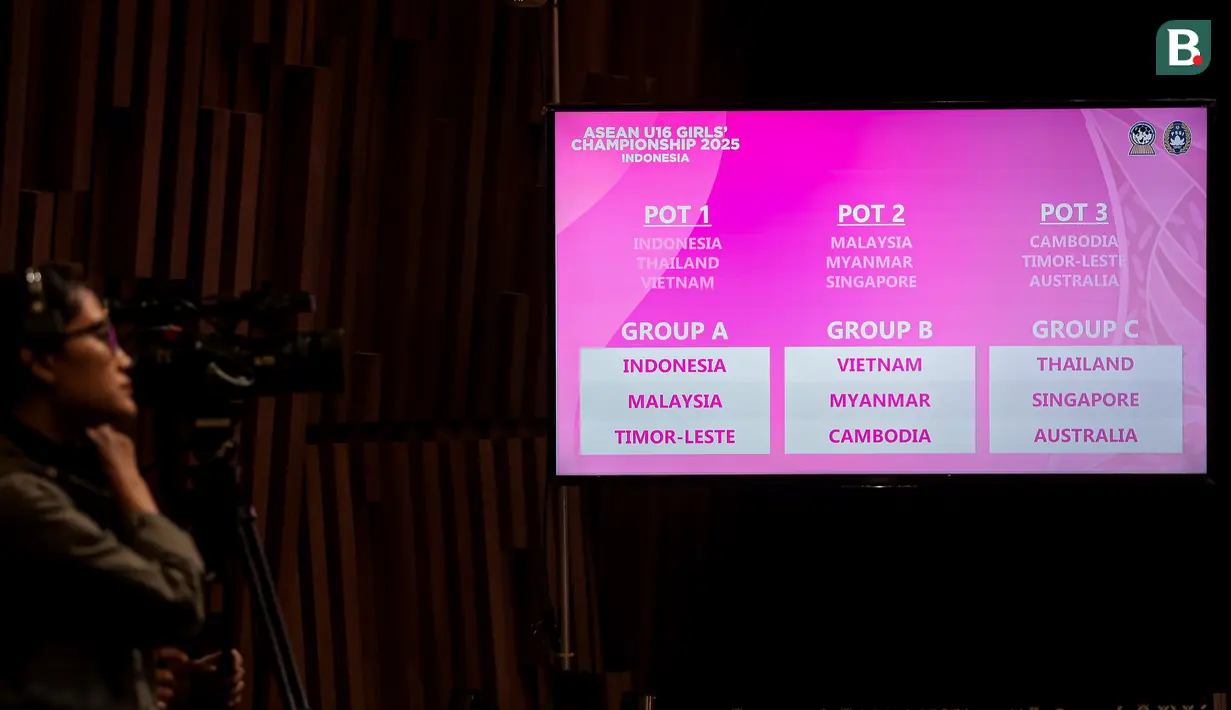 Hasil akhir pengundian AFF U-16 Putri 2025 Indonesia yang berlangsung di SCTV Tower, Jakarta Pusat, pada Senin (21/7/2025). (Bola.com/Bagaskara Lazuardi)