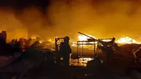 Kebakaran melanda gudang di Jakarta Barat (Foto: Gulkarmat Jakarta Barat)