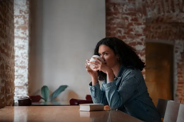 7. Usia Bisa Memengaruhi Waktu Minum Kopi