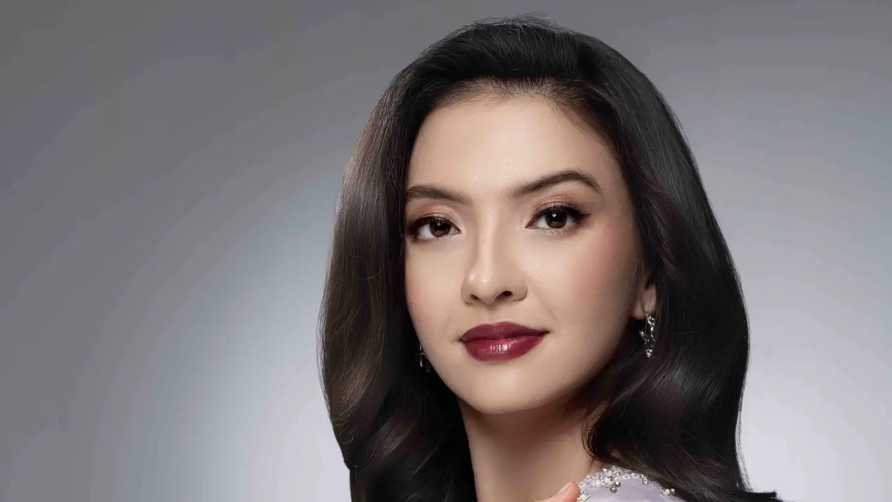 Raline Shah Hadir di Red Carpet Cannes Film Festival 2022
