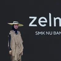 Koleksi fashion dari SMK NU Banat Kudus lewat brand Zelmira membuka rangkaian kegiatan Vokasiland 2022 di Grand City Surabaya yang digelar sejak 28-31 Juli 2022