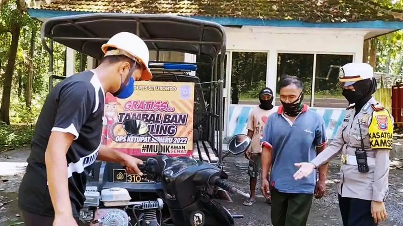 Mobil tambal ban gratis yang di sedikan Satlantas Polres Situbondo di kawasan Hutan Taman Nasional Baluran (Istimewa)