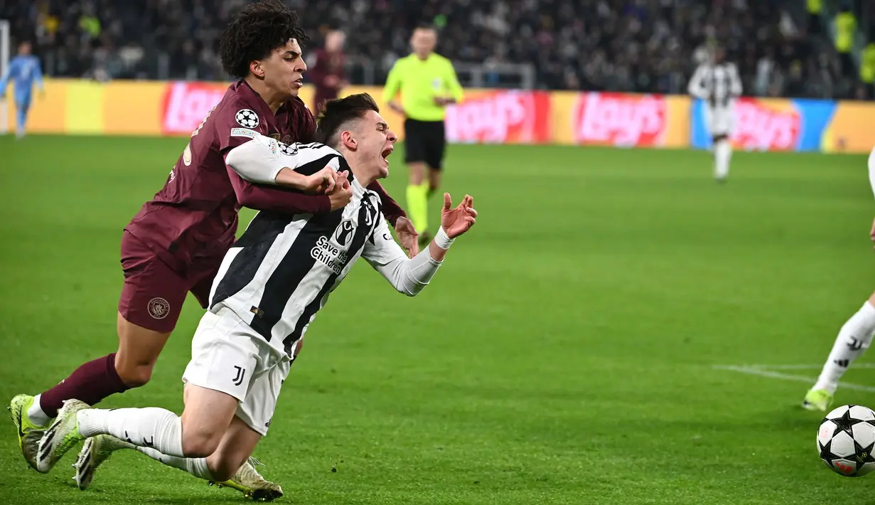 Di babak kedua, The Citizens tampil dominan dalam penguasaan bola. Meski demikian, Juventus tampil lebih banyak mengancam barisan pertahanan Manchester City. (Isabella BONOTTO/AFP)