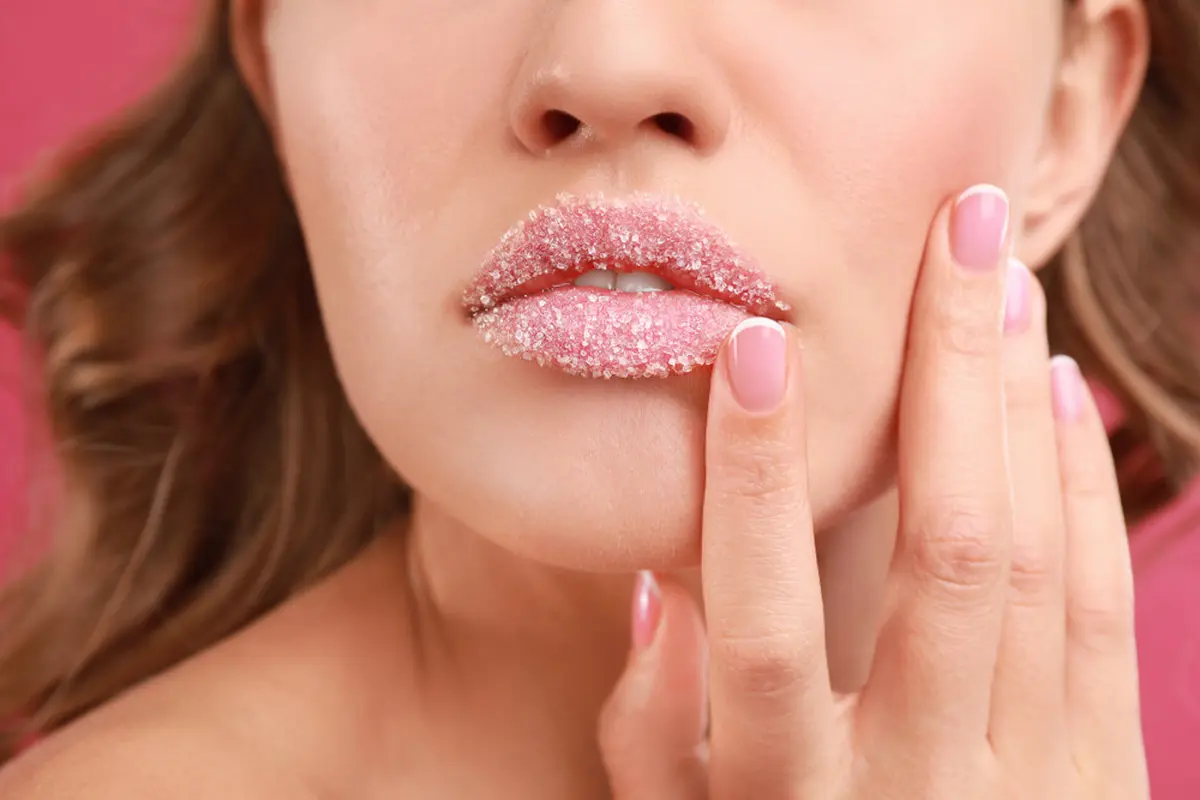 5 Resep DIY Lip Scrub ala Beauty Vlogger, Atasi Bibir Kering dan Gelap