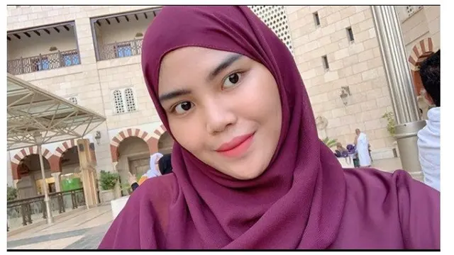 6 Potret Rosa Meldianti Keponakan Dewi Perssik Tampil dengan Hijab, Banjir Pujian