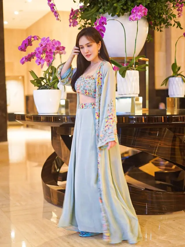 Shandy Aulia Pakai Kain Kaftan