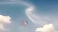Inikah Penampakan UFO Masuki Dimensi Lain? (Sumber Misterio Canal via news.com.au)