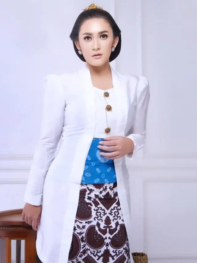 Nafa Urbach berkebaya (Instagram/nafaurbach)