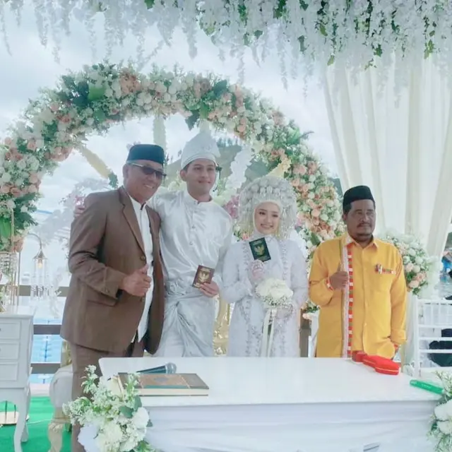Sah Jadi Suami Istri, Ini 6 Potret Pernikahan Ilyas Bachtiar dan Nabila LIDA