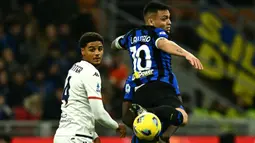 Menjamu Genoa, Inter Milan tampil dominan dan unggul 2-1. (GABRIEL BOUYS/AFP)