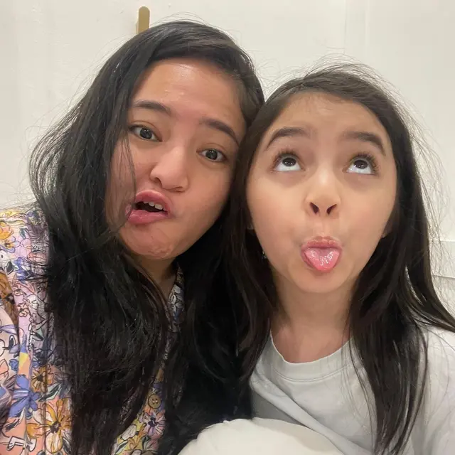 [Fimela] Marshanda dan Sienna