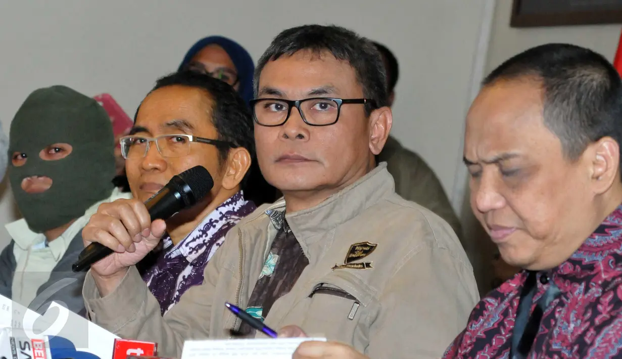 KPK masih memproses 6 tersangka terkait ijon proyek infrastruktur di Papua Jakarta, Rabu (21/10/2015). Uang sejumlah 177.700 dollar singapura atau sekitar Rp. 1,769.714.300 berhasil diamankan saat OTT dari Dewi Yasin Limpo (Liputan6.com/Helmi Afandi)