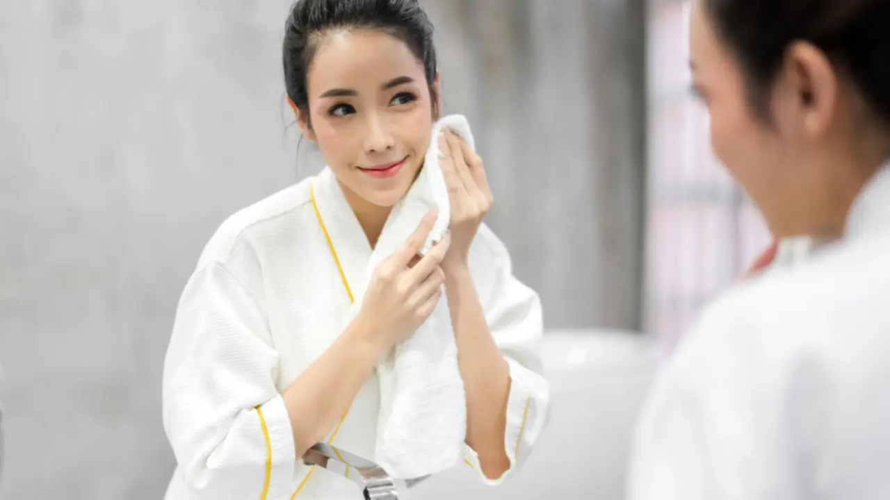 Manfaat Deep Cleanse dalam Satu Pembersih Makeup, NIVEA Cleansing Oil!