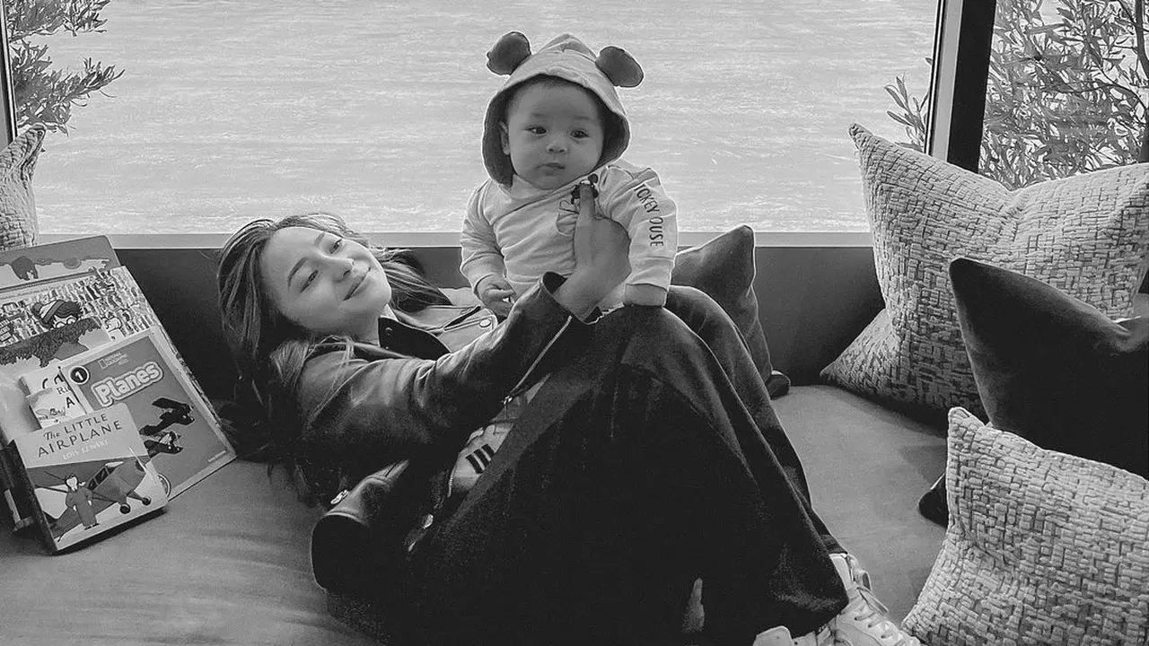 Nikita Willy dan Baby Izz kembali ke Indonesia (Instagram/nikitawillyofficial94)