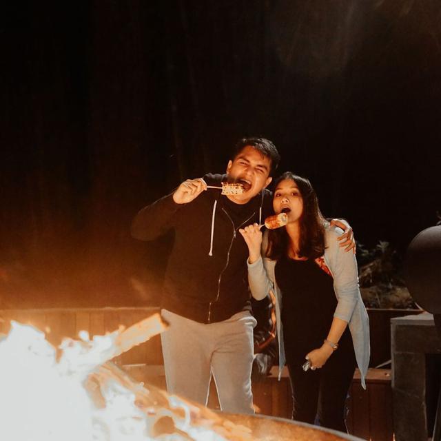 6 Potret Babymoon Adzana Bing Slamet di Dusun Bambu, Romantis Bareng Suami