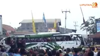 [VIDEO] Bus Dihantam Kereta di Perlitasan Cibitung