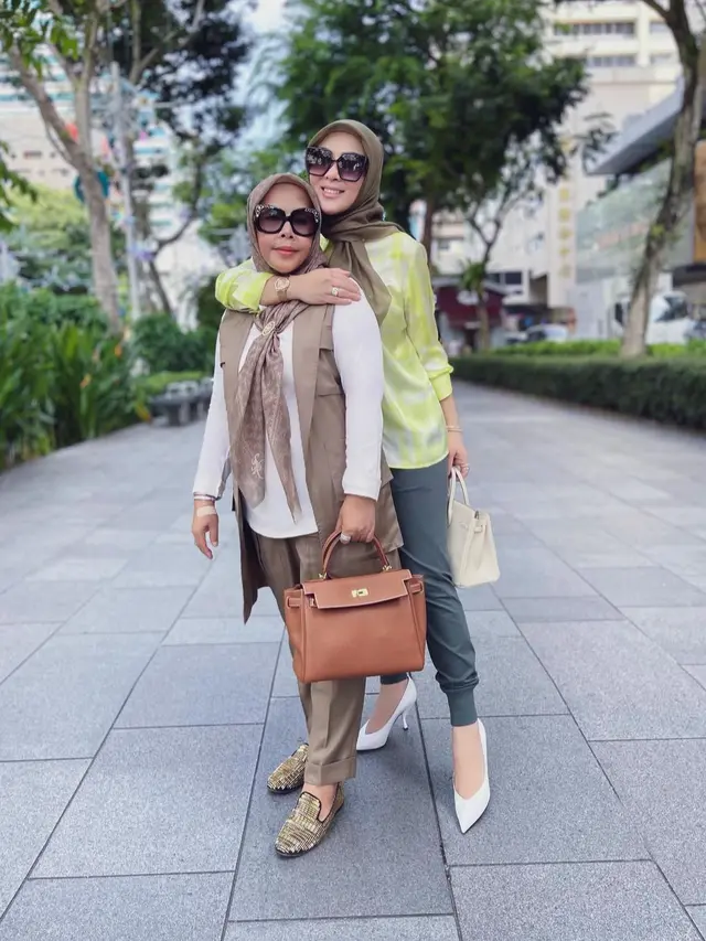 Reino Barack dan Wati Nurhayati