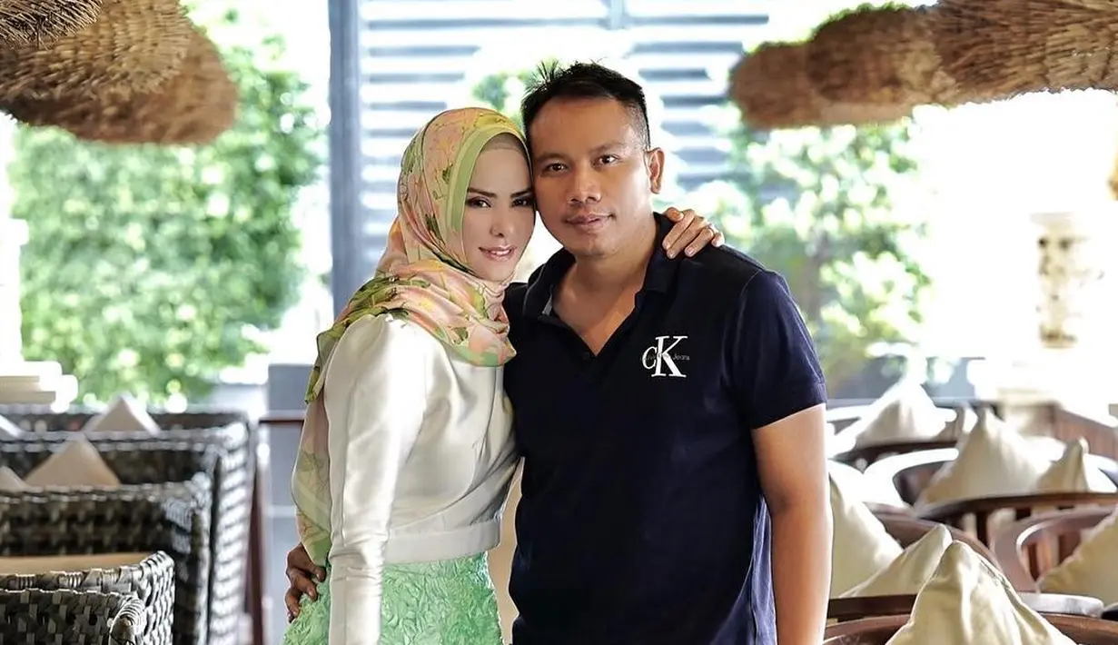 "Insya Allah 9 Februari 2018 akad nikahnya. Sedangkan resepsinya 10 Februari 2018. Akadnya Insya Allah di Masjid Istiqlal," ungkap Vicky Prasetyo seperti dikutip dari Liputan6.com, Jumat (29/12/2017). (Instagram/vickyprasetyo777)
