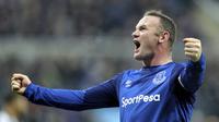 6. Wayne Rooney (Everton) - 10 Gol (3 Penalti). (AP/Owen Humphreys)