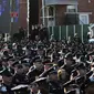 Aksi balik badan polisi saat Walikota New York, Bill de Blasio sedang berpidato (nypost.com)