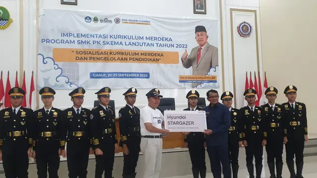 Pasheman’90, kelompok paskibraka remaja asal Garut, Jawa Barat, bersiap mengikuti ajang bergengsi serupa di tingkat asia. (Liputan6.com/Jayadi Supriadin)
