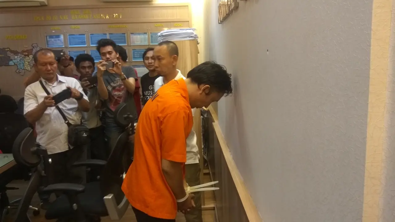 Pelaku pembunuhan Juragan Depot Bakmi Verlis di Poris, Tangerang. (Nafiysul Qodar/Liputan6.com)