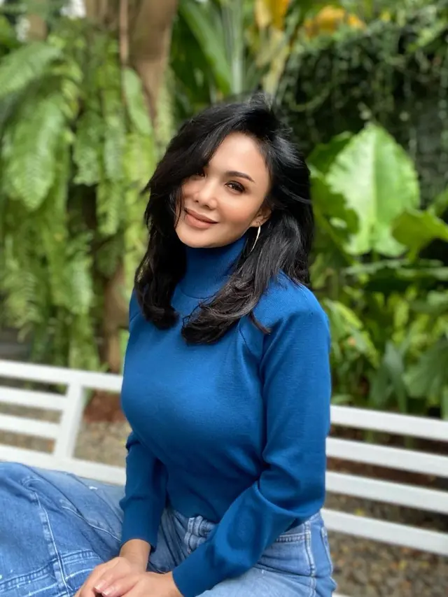 6 Potret Terbaru Yuni Shara dengan Rambut Panjang, Banjir Pujian Netizen