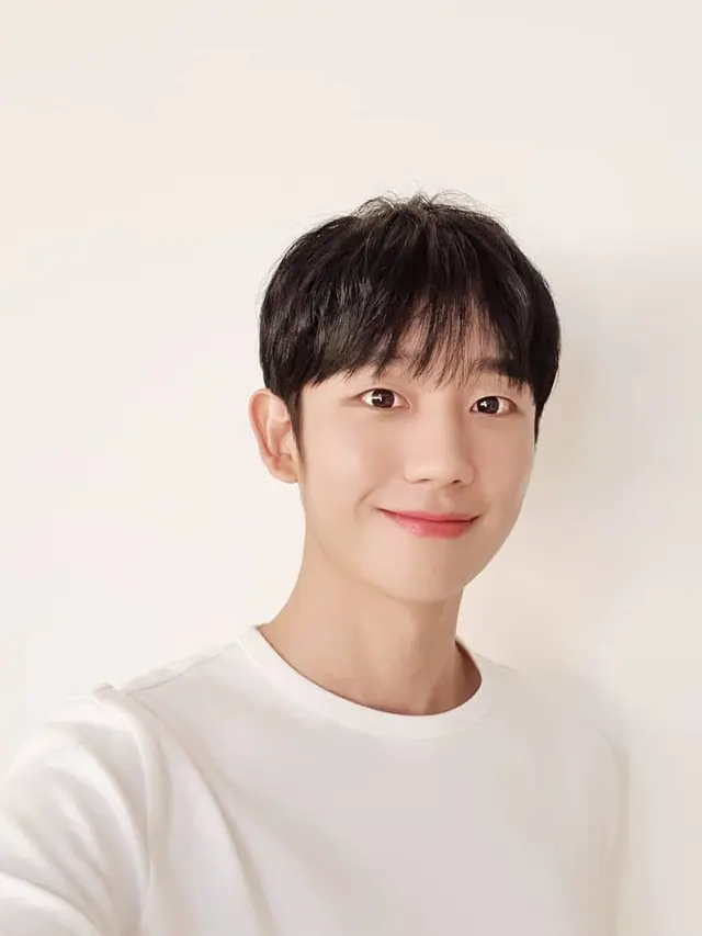 Jung Hae In. (Foto: Instagram @holyhaein)