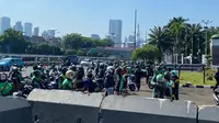 Situasi Terkini Jumat Siang: Massa Ojol Mulai Berdatangan ke Gedung DPR