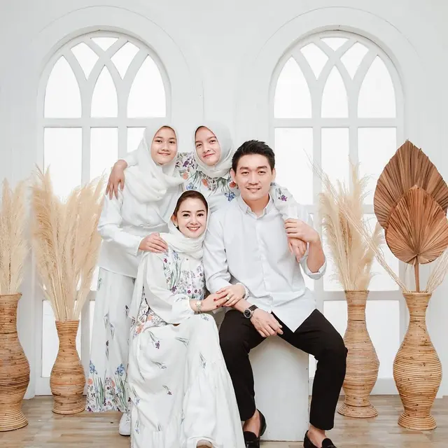 6 Potret Ifan Seventeen dan Citra Monica Bareng Anak Sambung, Keluarga Harmonis