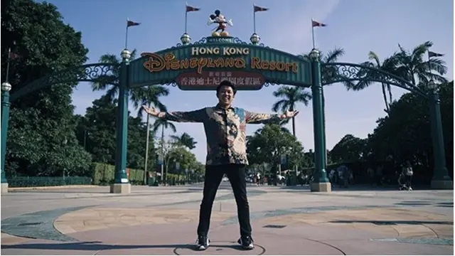 7 Potret Bayu Skak dalam Busana Tradisional Hingga Batik, Bangga Jadi Anak Indonesia