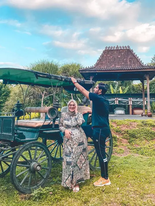 Di balik kebahagiaan tersebut, Ammar juga menceritakan rasa takut ketika mendampingi Irish Bella melahirkan. Ia teringat momen kehilangan buah hatinya beberapa waktu lalu. (Instagram/_irishbella_)