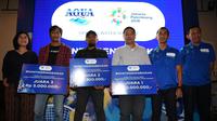 Momen ketika pihak Aqua menyerahkan hadiah kepada para pemenang lomba foto kategori media di Asian Games 2018.