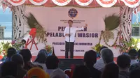 Presiden RI, Joko Widodo (Jokowi) memberikan sambutan jelang peresmian Pelabuhan Wasior di Teluk Wondama, Papua Barat. (Biro Pers Presiden/Kris)