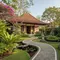 7 Ide Jalan Setapak Bergaya Resort untuk Hunian, Nuansa Liburan di Rumah Sendiri