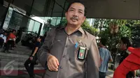 Hakim Binsar Gultom melaporkan harta kekayaannya ke KPK, Senin (7/11). (Liputan6.com/Helmi Afandi)