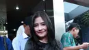 Dalam pemeriksaan sebagai saksi, hari ini Prilly Latuconsina membawa beberapa alat bukti. (Wimbarsana/Bintang.com)