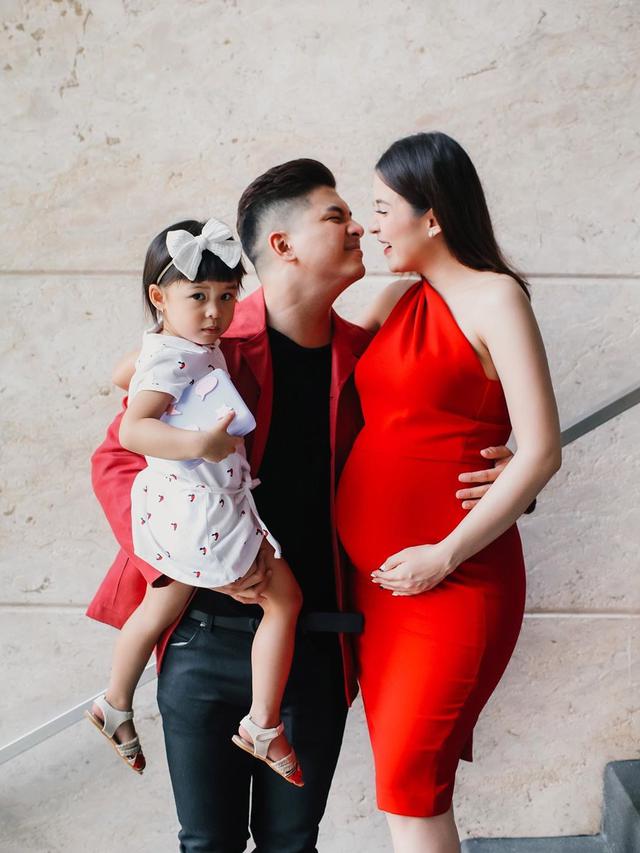 6 Momen Perayaan Anniversary ke-13 Glenn Alinskie dan Chelsea Olivia, Romantis