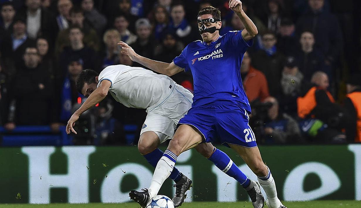 5. Nemanja Matic - Gelandang andalan Chelsea pada musim lalu. Namun musim ini Mou kecewa terhadap Matic, hal itu terlihat saat dirinya mengganti Matic saat baru bermain 28 menit saat melawan Southampton. (AFP/Ben Stansall)